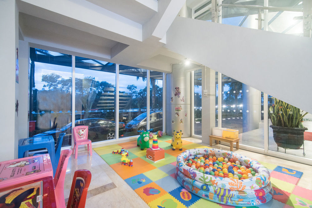 Bigland Hotel & Convention Sentul Богор Екстериор снимка