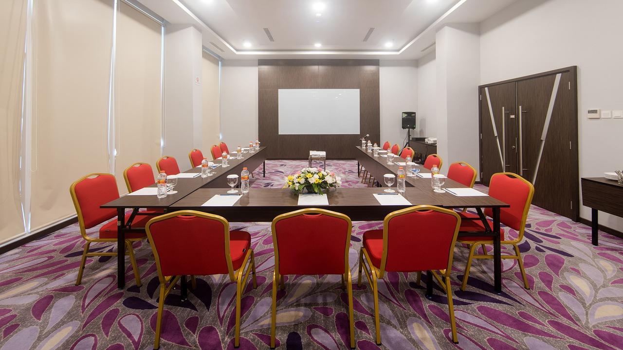 Bigland Hotel & Convention Sentul Богор Екстериор снимка