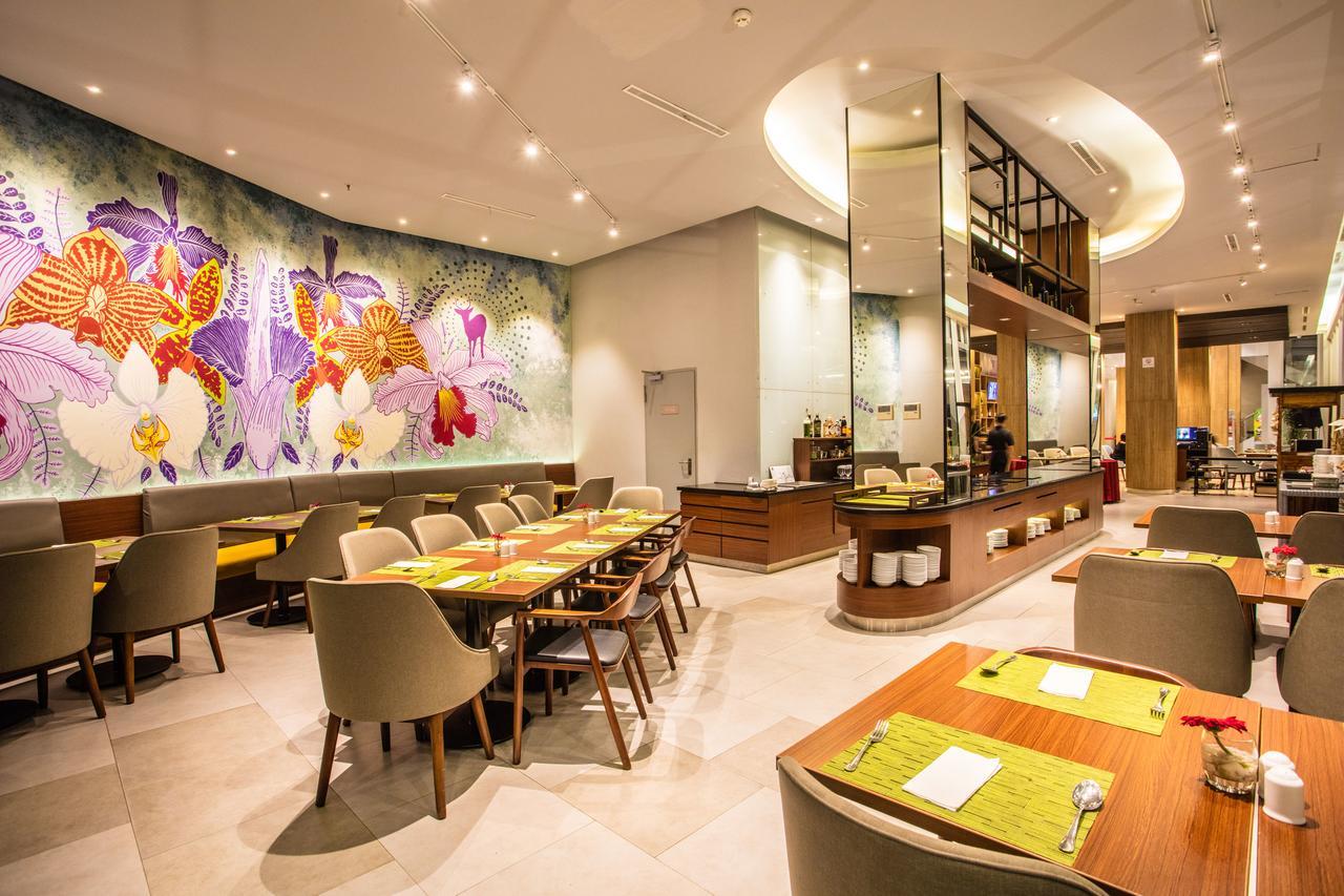 Bigland Hotel & Convention Sentul Богор Екстериор снимка