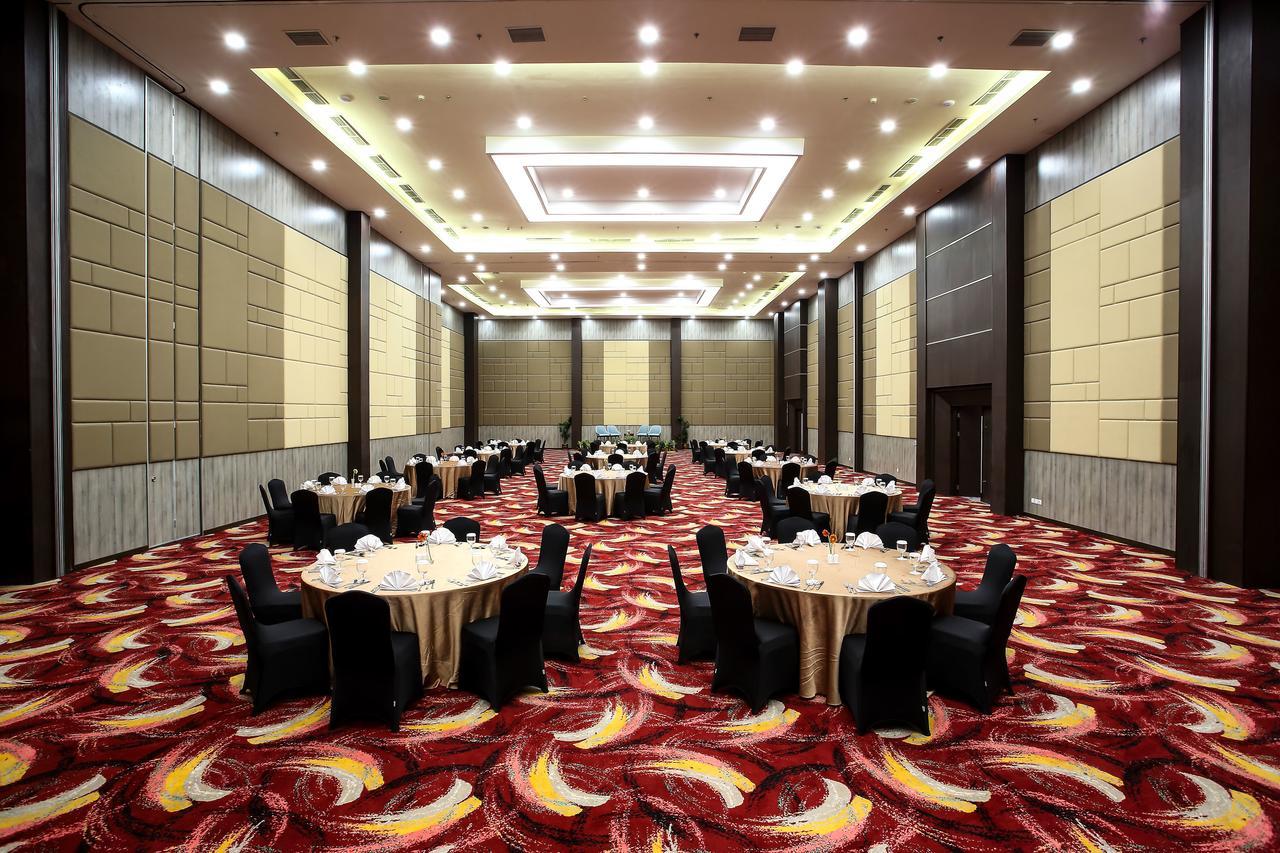 Bigland Hotel & Convention Sentul Богор Екстериор снимка