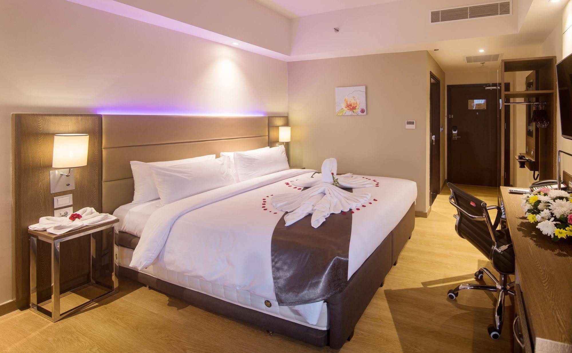 Bigland Hotel & Convention Sentul Богор Екстериор снимка