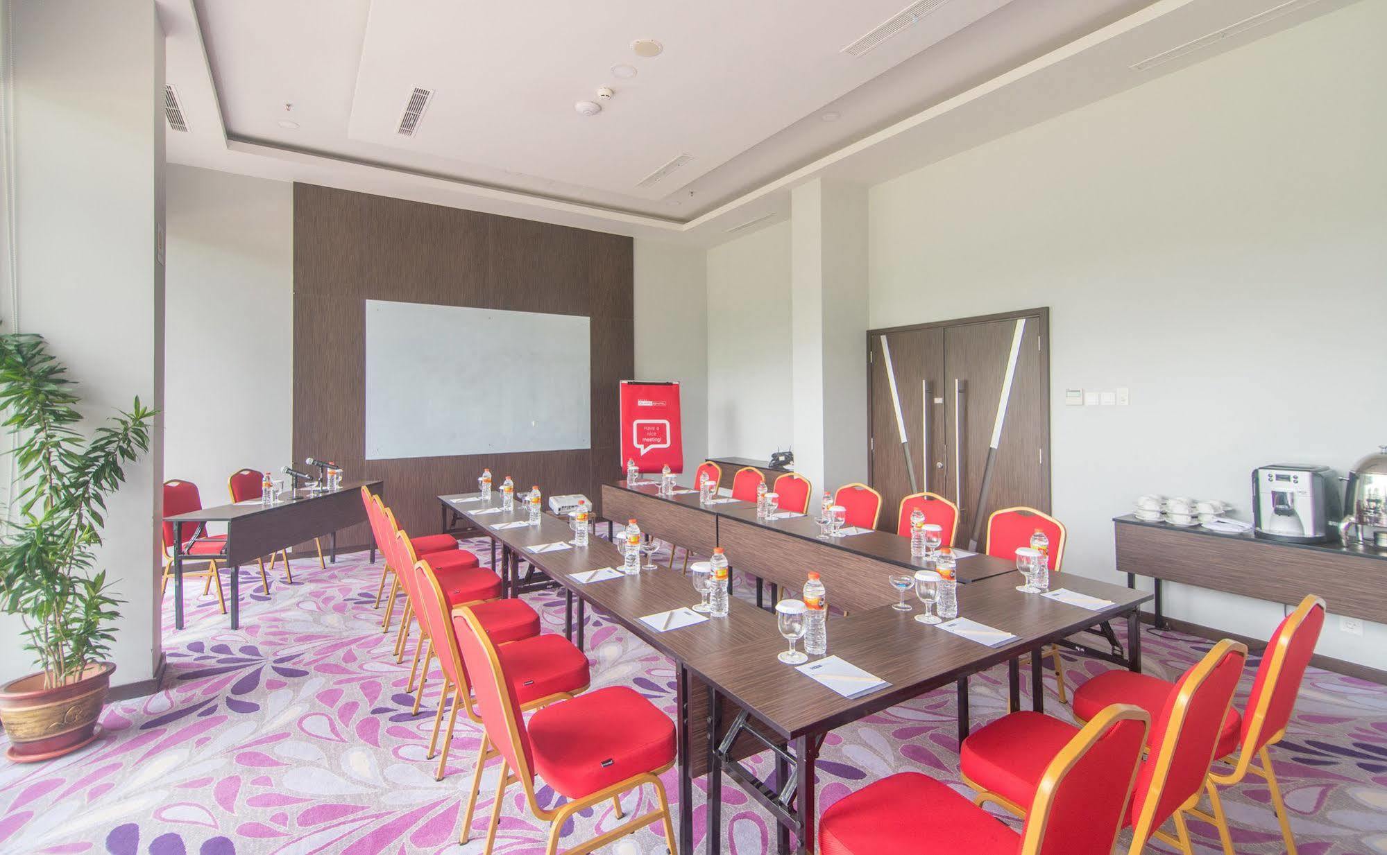 Bigland Hotel & Convention Sentul Богор Екстериор снимка