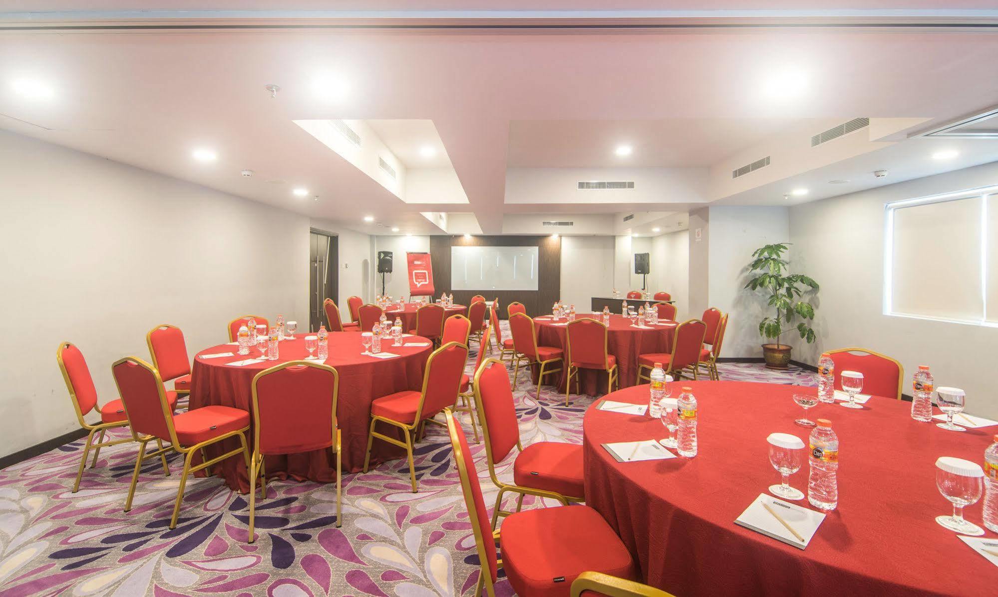 Bigland Hotel & Convention Sentul Богор Екстериор снимка