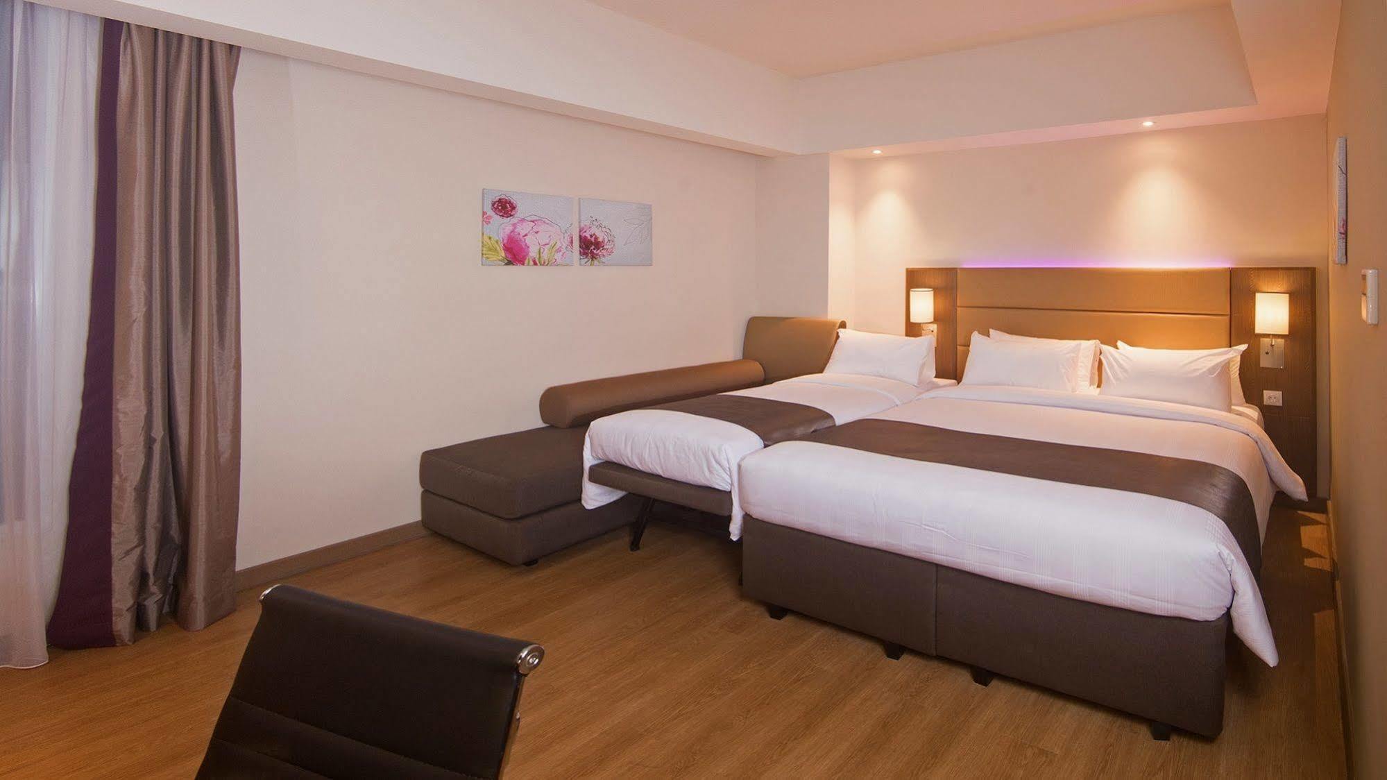Bigland Hotel & Convention Sentul Богор Екстериор снимка