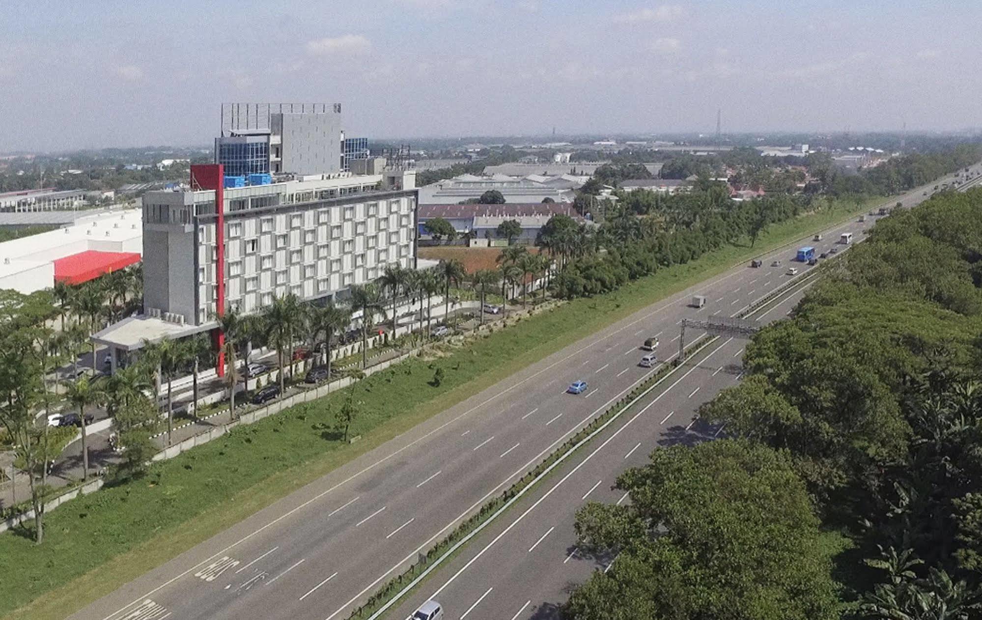 Bigland Hotel & Convention Sentul Богор Екстериор снимка